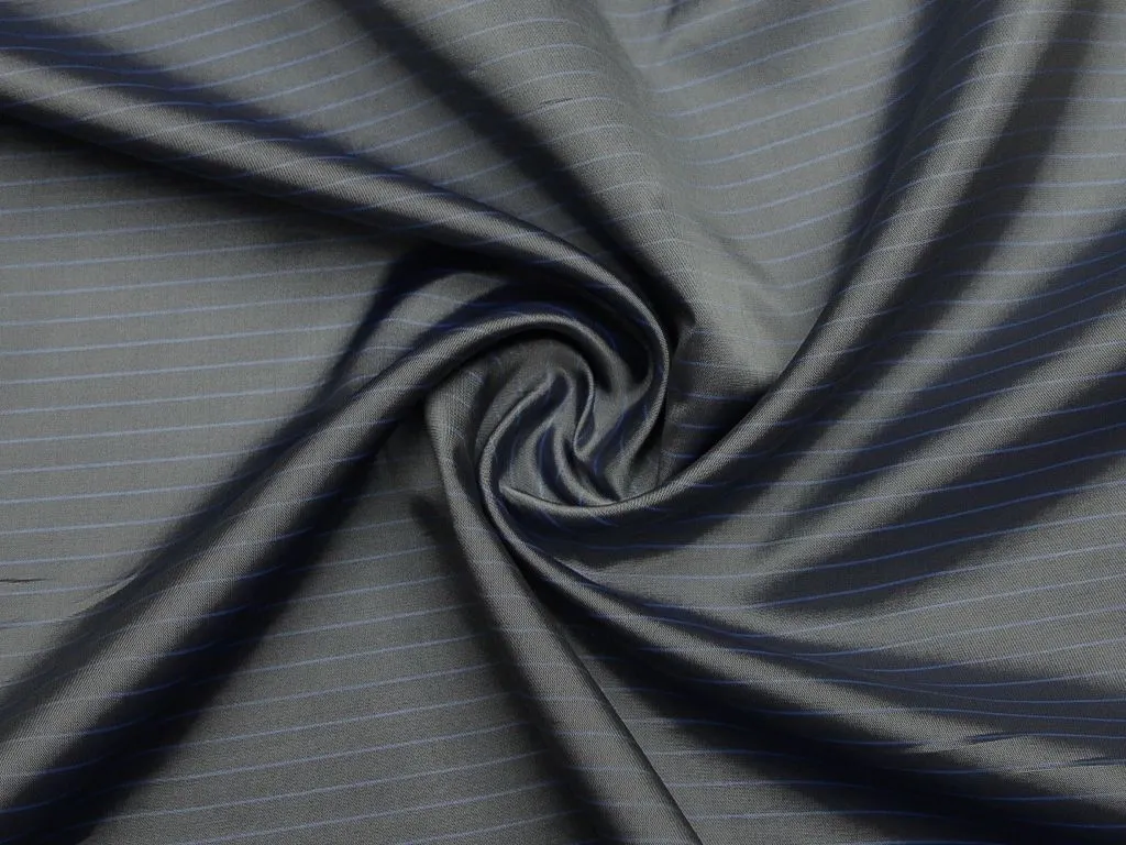 Подкладочная ткань серого цвета, в голубую горизонтальную полоскуизображение