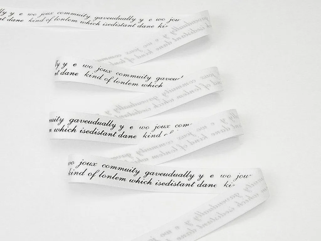 Лента репсовая, белая с чёрными надписями, ширина 25 ммизображение