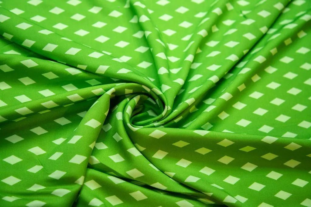 Штапель с геометрическим рисунком и бордюром, цвет черно-зеленый ALIITAизображение