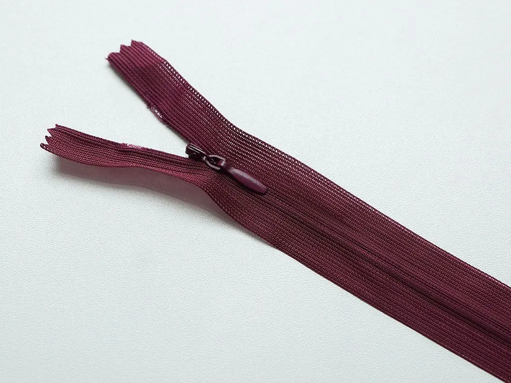 Молния потайная с металлическим замком, бордового цвета, длина 50 см изображение