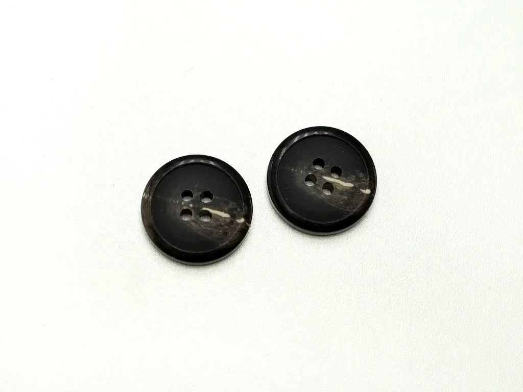 Пуговица пластмассовая, костюмная, 4 прокола, коричневый рог,  диаметр 25 ммизображение