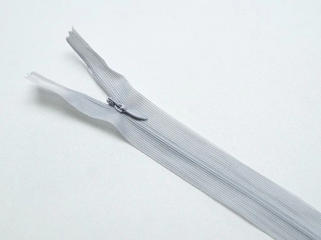 Молния потайная с металлическим замком, светло-серого цвета, длина 50 см изображение