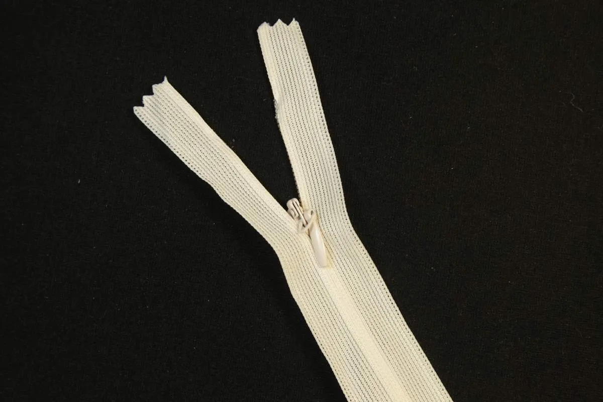 Молния потайная с металлическим замком, цвет нежно-розовый, длина 50 см изображение