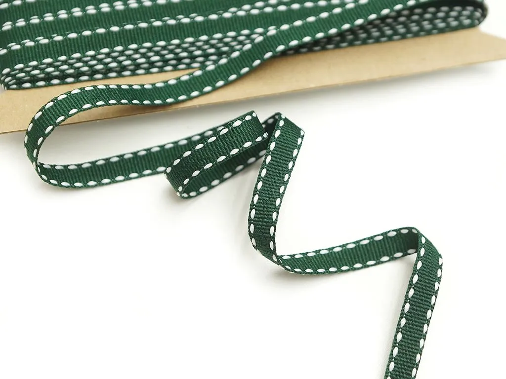Лента репсовая, зелёного цвета, ширина 10 мм, с окантовкой ручной стежокизображение