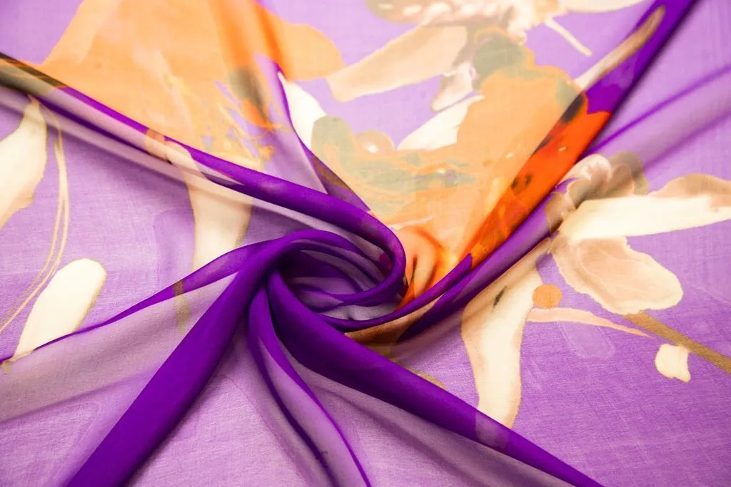 Шифон с рисунком "Лилии", фиолетовый фон, купон 135*140 смизображение