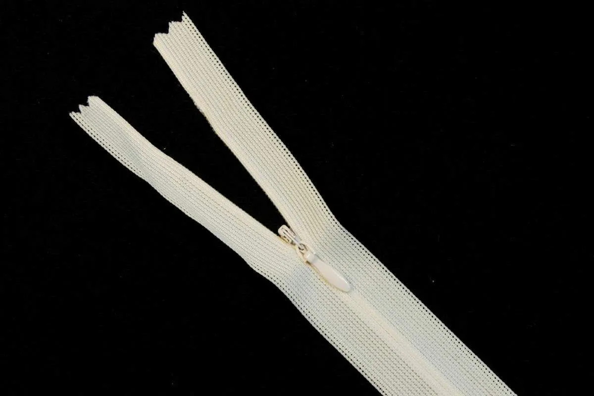 Молния потайная с металлическим замком длина 18 см молочно-розового цветаизображение