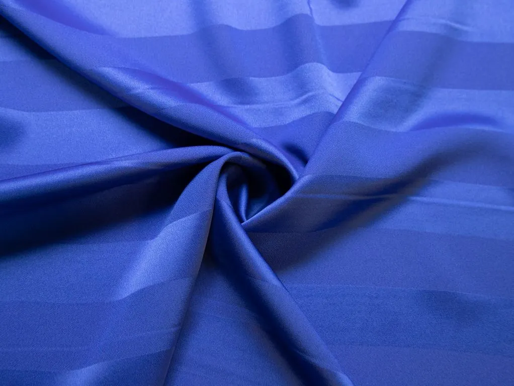 Плательная ткань в широкую горизонтальную полоску, цвет васильковыйизображение