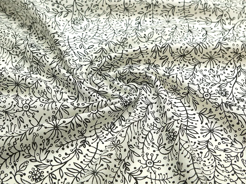 Блузочно-плательная ткань с рисунком цветы и ветви на белом фонеизображение