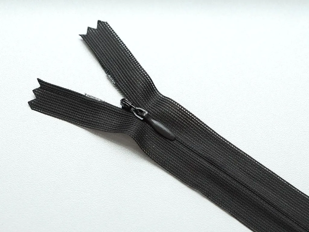 Молния потайная с металлическим замком, графитового цвета, длина 20 см изображение