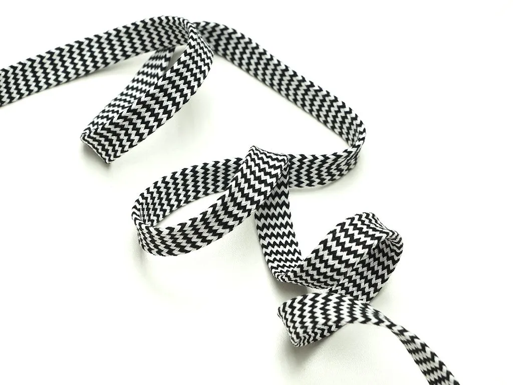Шнур плоский, плетеный, чёрно-белый зигзаг, ширина 15 ммизображение