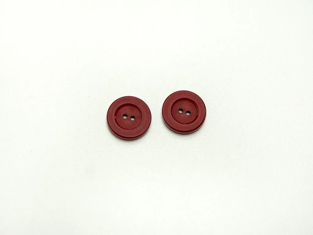 Пуговица пластмассовая, два прокола, бордового цвета, диаметр 21 ммизображение
