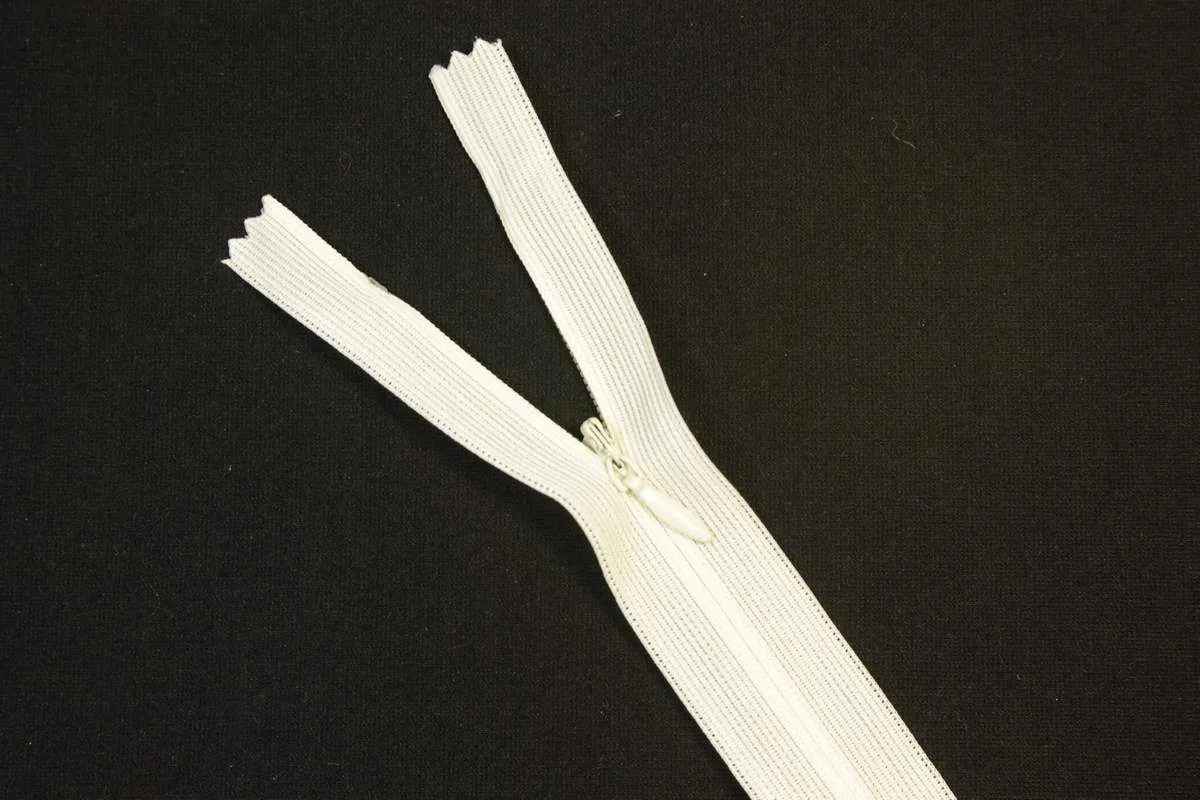 Молния потайная с металлическим замком, цвет молочный, длина 50 см изображение