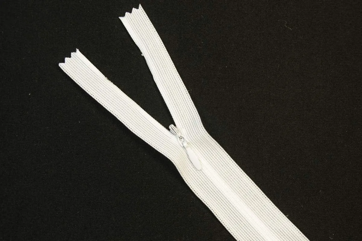 Молния потайная с металлическим замком, белого цвета, длина 55 см изображение