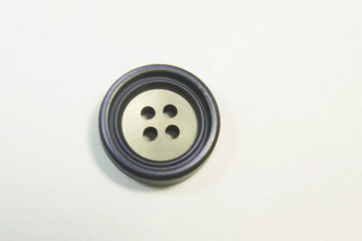 Пуговица костюмная, 4 прокола, цв. синий/матовый,  диаметр 15 ммизображение