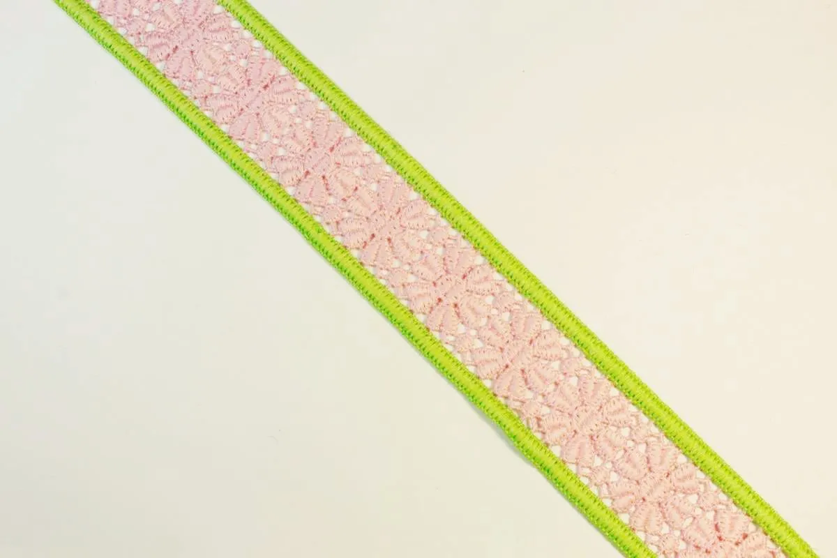 Лента лампасная кружевная, розовое кружево с салатовым кантом, ширина 37 мм.изображение