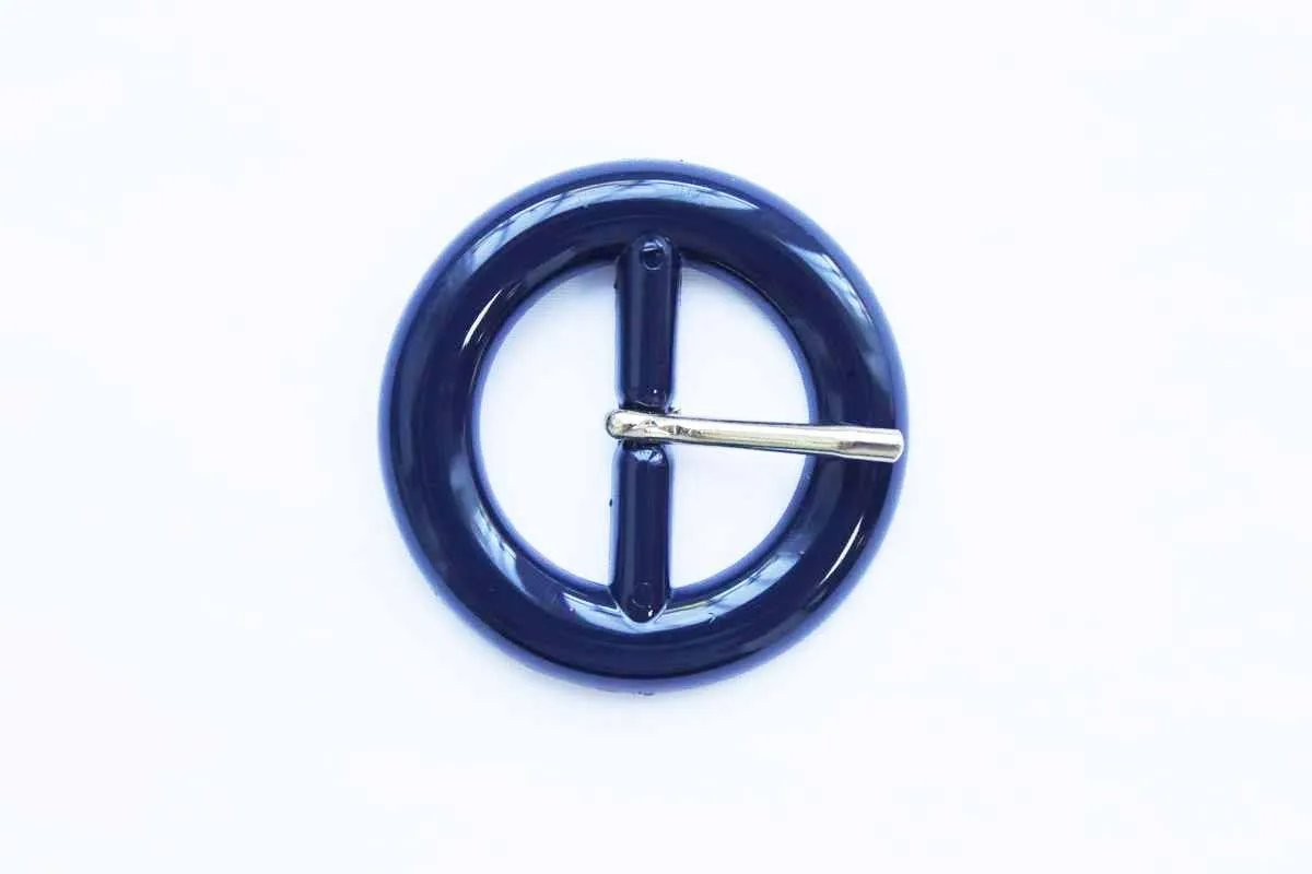 Пряжка декоративная, пластмассовая, тёмно-синего цвета, ширина 30 ммизображение