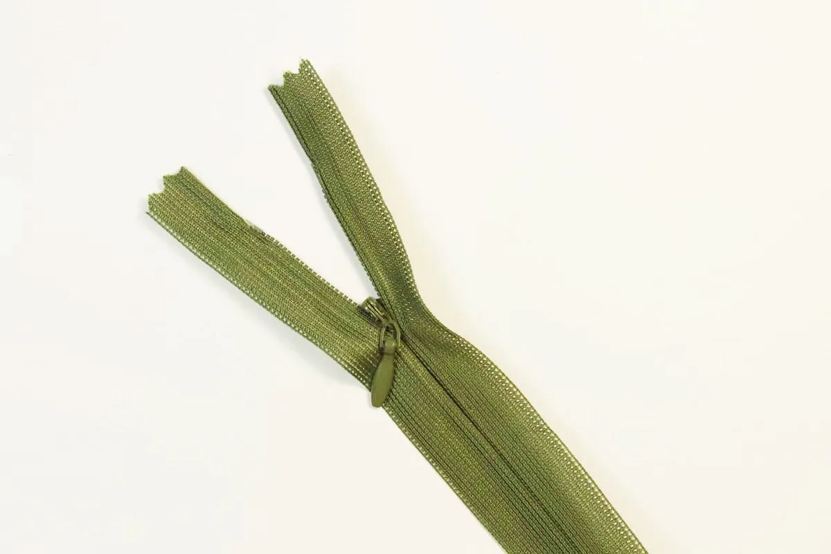 Молния потайная с металлическим замком, цвет хаки, длина 55 см изображение