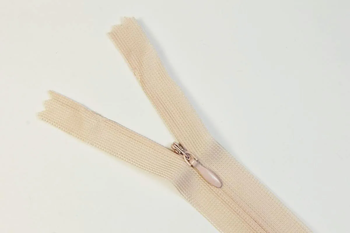 Молния потайная с металлическим замком длина 18 см светлая пыльная розаизображение