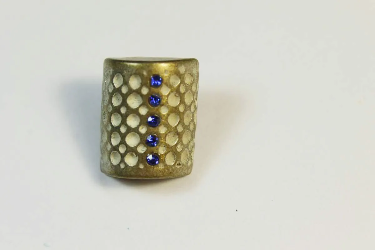 Пуговица металлическая, на ножке, "Сундучок", латунь со стразами синего цвета, диаметр 16 ммизображение