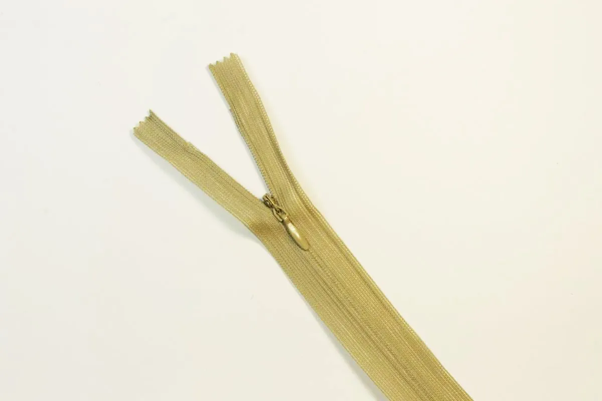 Молния потайная с металлическим замком, цвет темно-бежевый, длина 50 см изображение