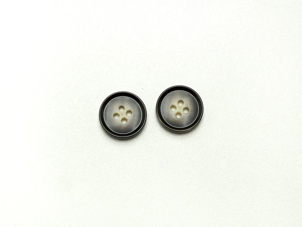 Пуговица пластмассовая, пальтовая, 4 прокола, цвета кофе с пенкой, диаметр 18 ммизображение