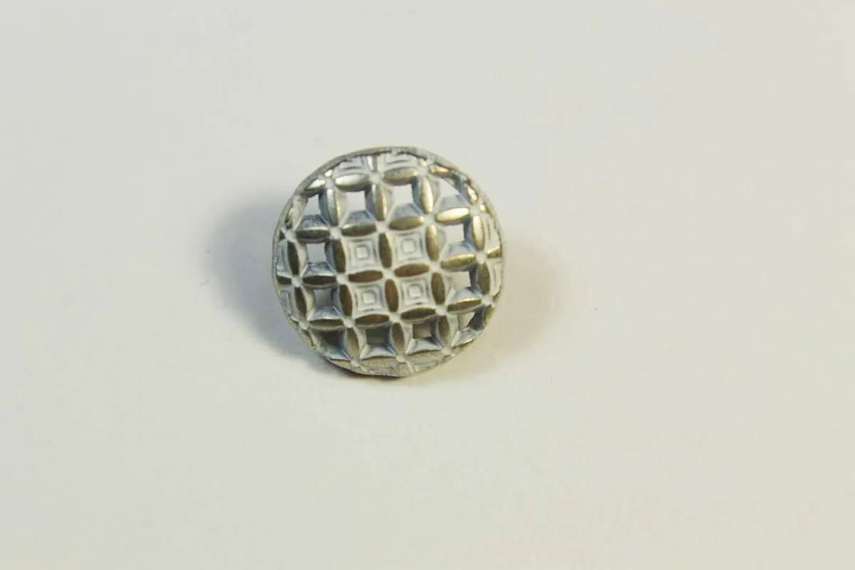 Пуговица металлическая, на ножке, "Сетка", серебро с белой краской, диаметр 15 ммизображение
