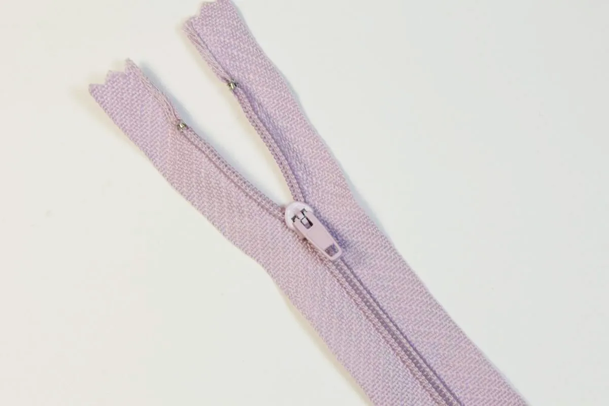 Молния брючная с металлическим замком  тип 3 сиреневого цвета длина 25 смизображение