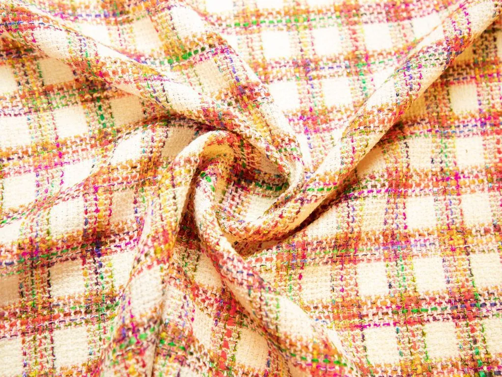 Твидовая костюмная ткань в клетку, в розовых тонах на кремовом фонеизображение