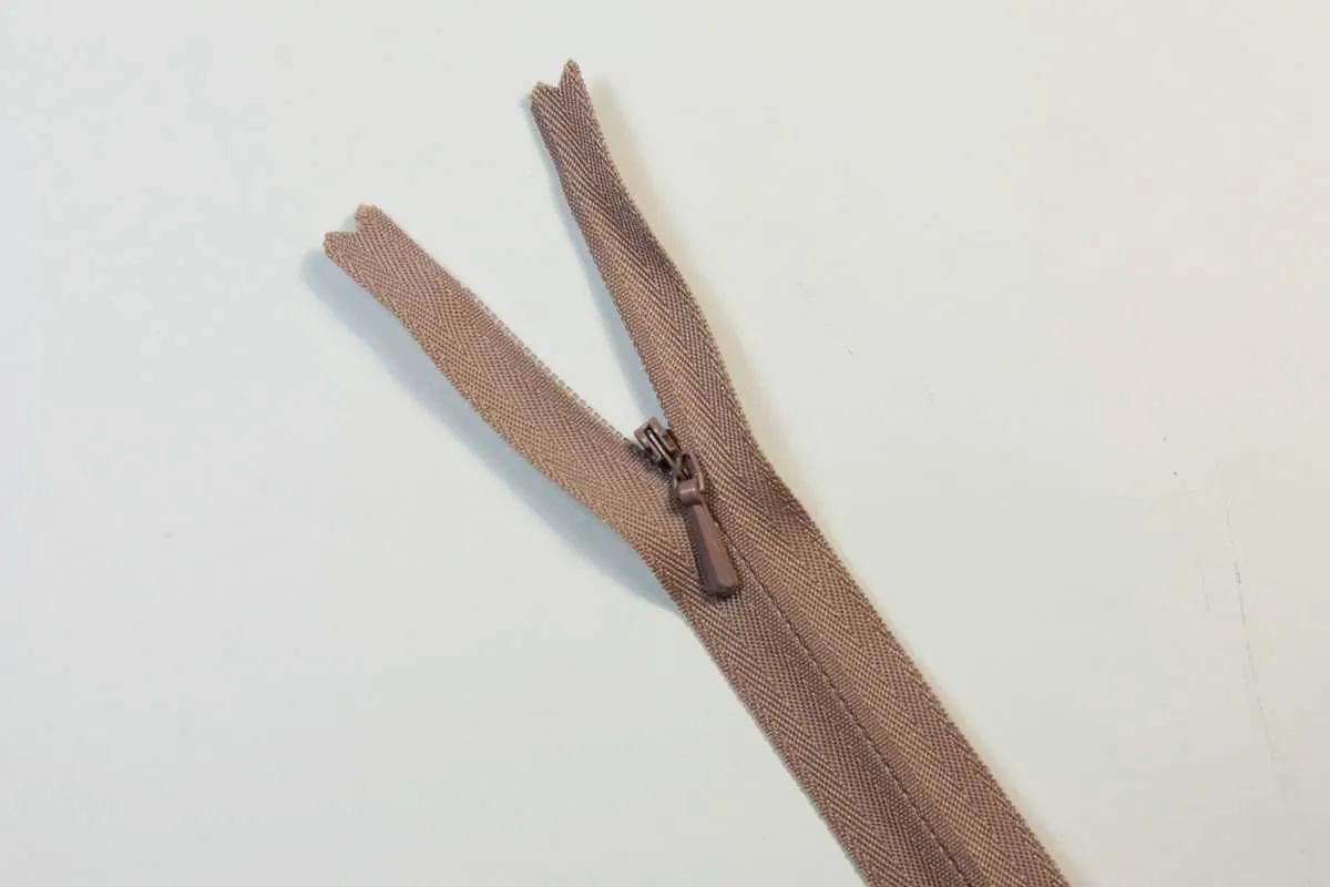 Молния потайная, с металлическим замком, цвет пыльной розы,  длина 40 см изображение