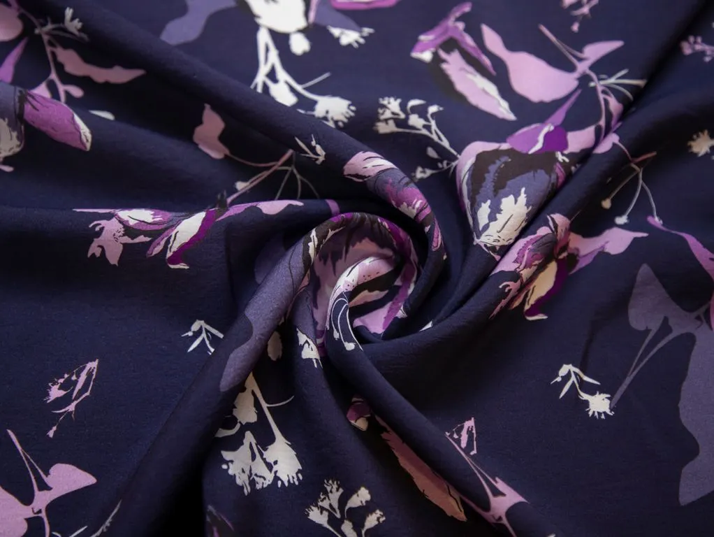 Плательная ткань с растительным рисунком, в сине-фиолетовых цветахизображение