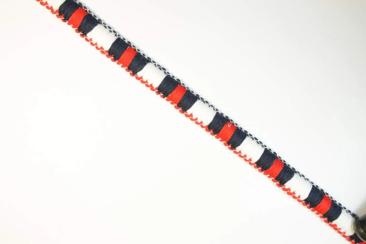 Тесьма декоративная, объёмной вязки, красного, синего и белого цветов. Ширина 15 ммизображение