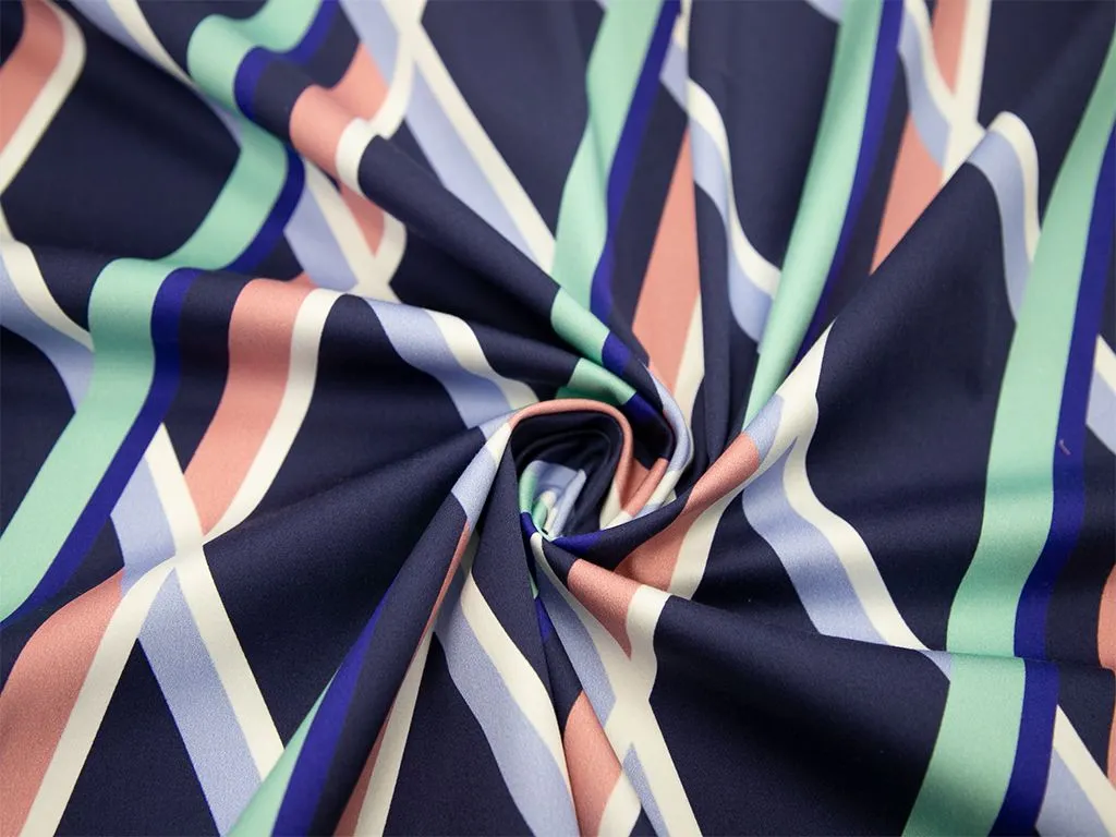 Хлопок костюмно-плательный с рисунком "Ромбы" на синем фонеизображение