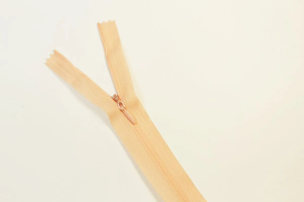 Молния потайная с металлическим замком, цвет лососевый, длина 55 см изображение