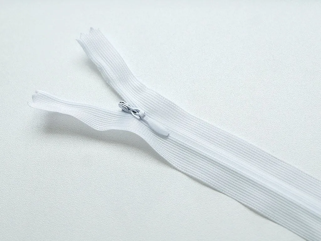 Молния потайная с металлическим замком, белого цвета, длина 30 см изображение