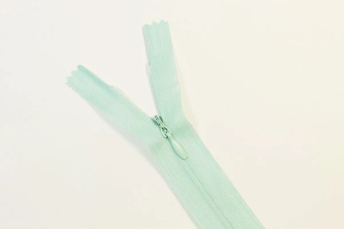 Молния потайная с металлическим замком, цвет мятный, длина 50 см изображение