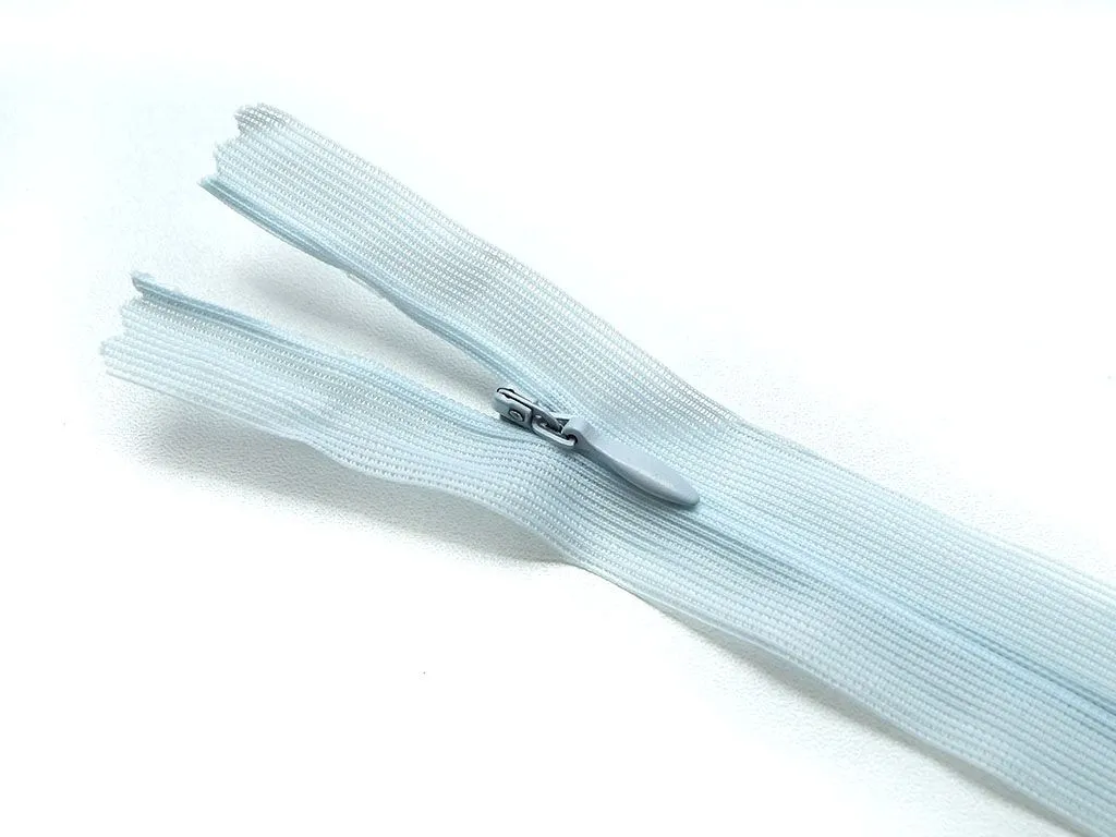 Молния потайная с металлическим замком, светло-голубого цвета, длина 22 см изображение