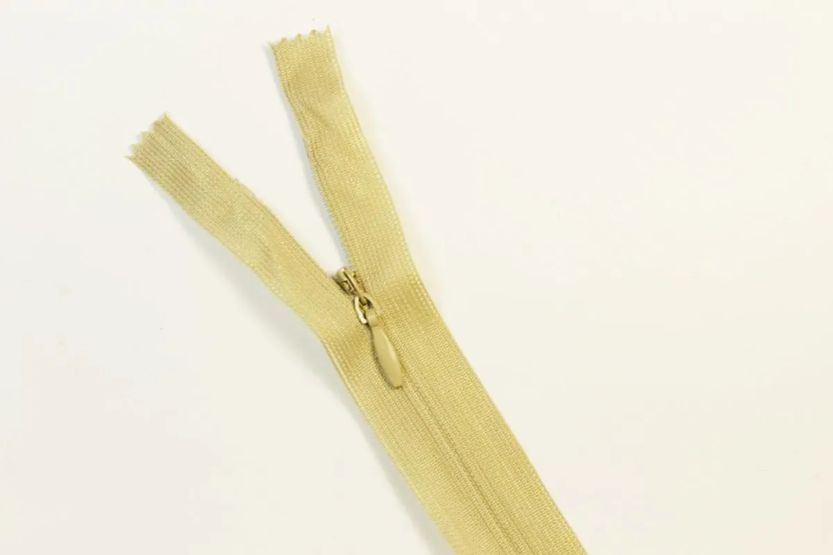 Молния потайная с металлическим замком, цвета кофе с молоком, длина 50 см изображение