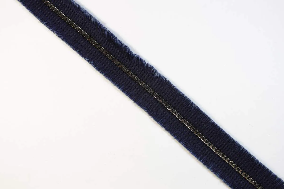 Тесьма декоративная, с краем-бахромой и цепочкой из тёмного никеля, синего цвета, шириной 28 ммизображение