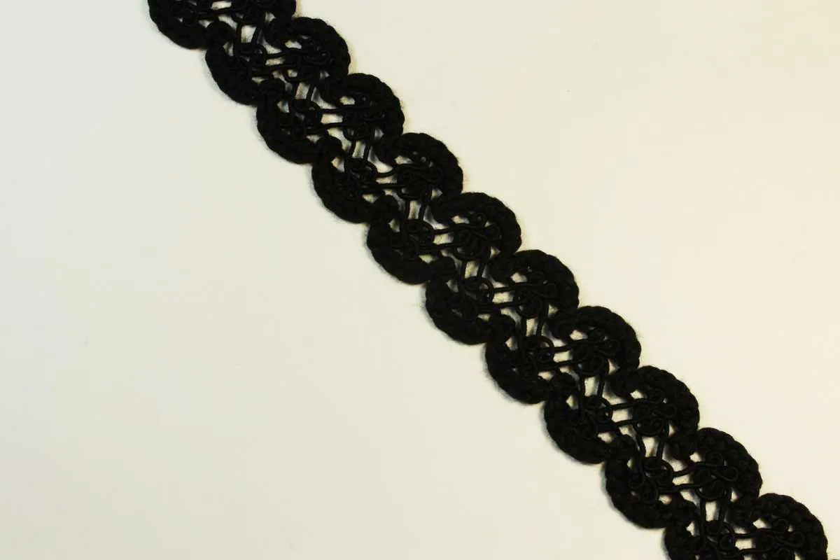 Тесьма декоративная вязанная, чёрного цвета, шириной 35 ммизображение