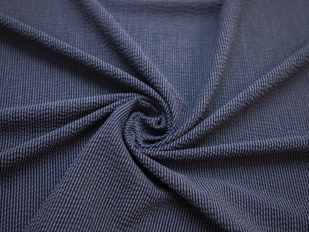 Шерстяная костюмная ткань в полоску с крэш эффектом, цвет сине-белыйизображение