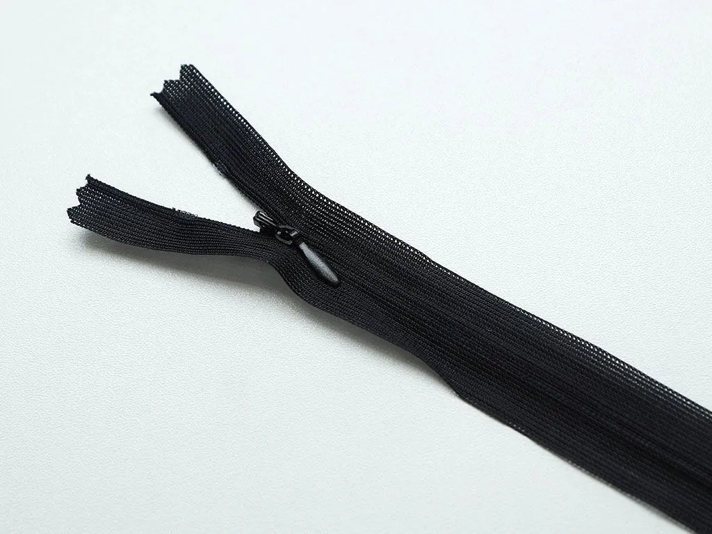 Молния потайная с металлическим замком, чёрного цвета, длина 50 см изображение