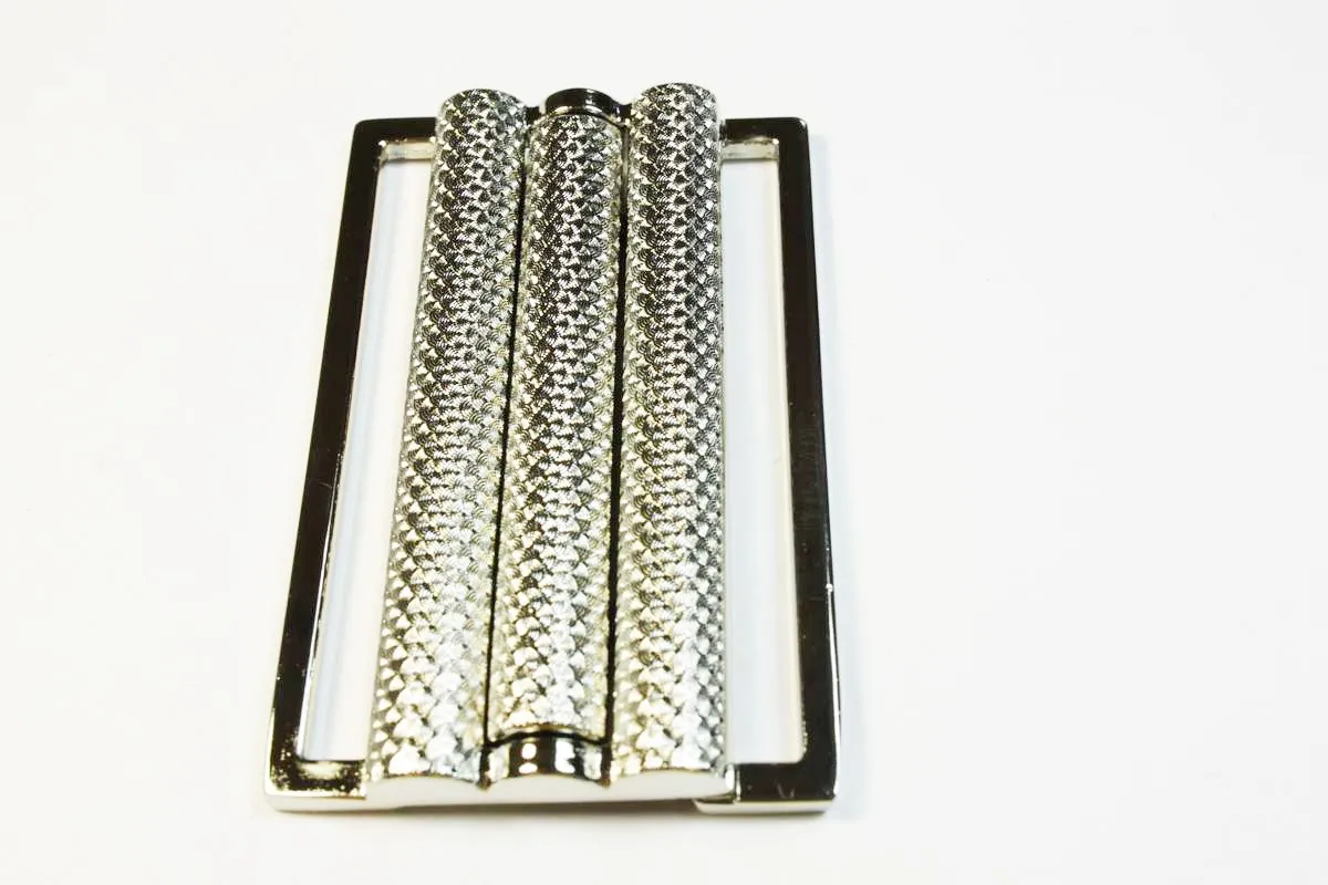 Пряжка-застёжка металлическая, цвет  никель, длина 60,5 ммизображение