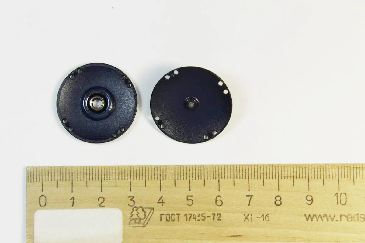 Кнопка круглая, пластмассовая, пришивная, тёмно-синего цвета, диаметр 27 ммизображение