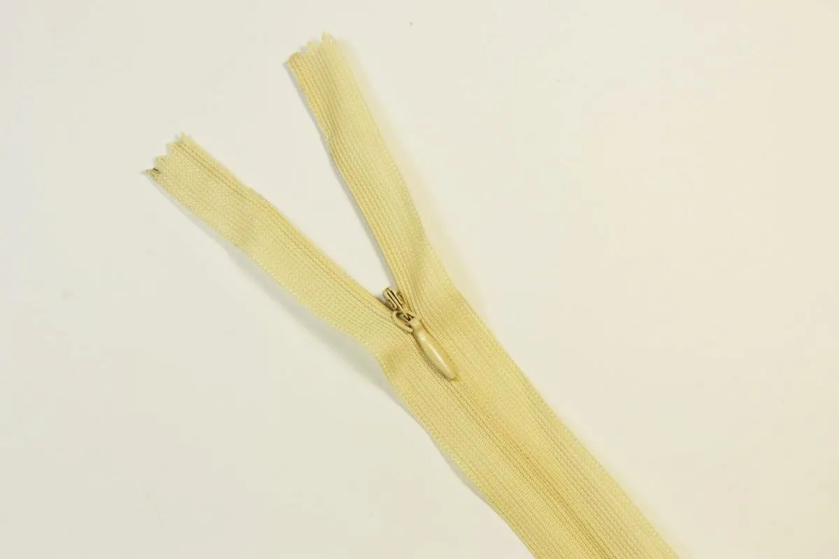 Молния потайная с металлическим замком, цвет топленое молоко, длина 50 см изображение
