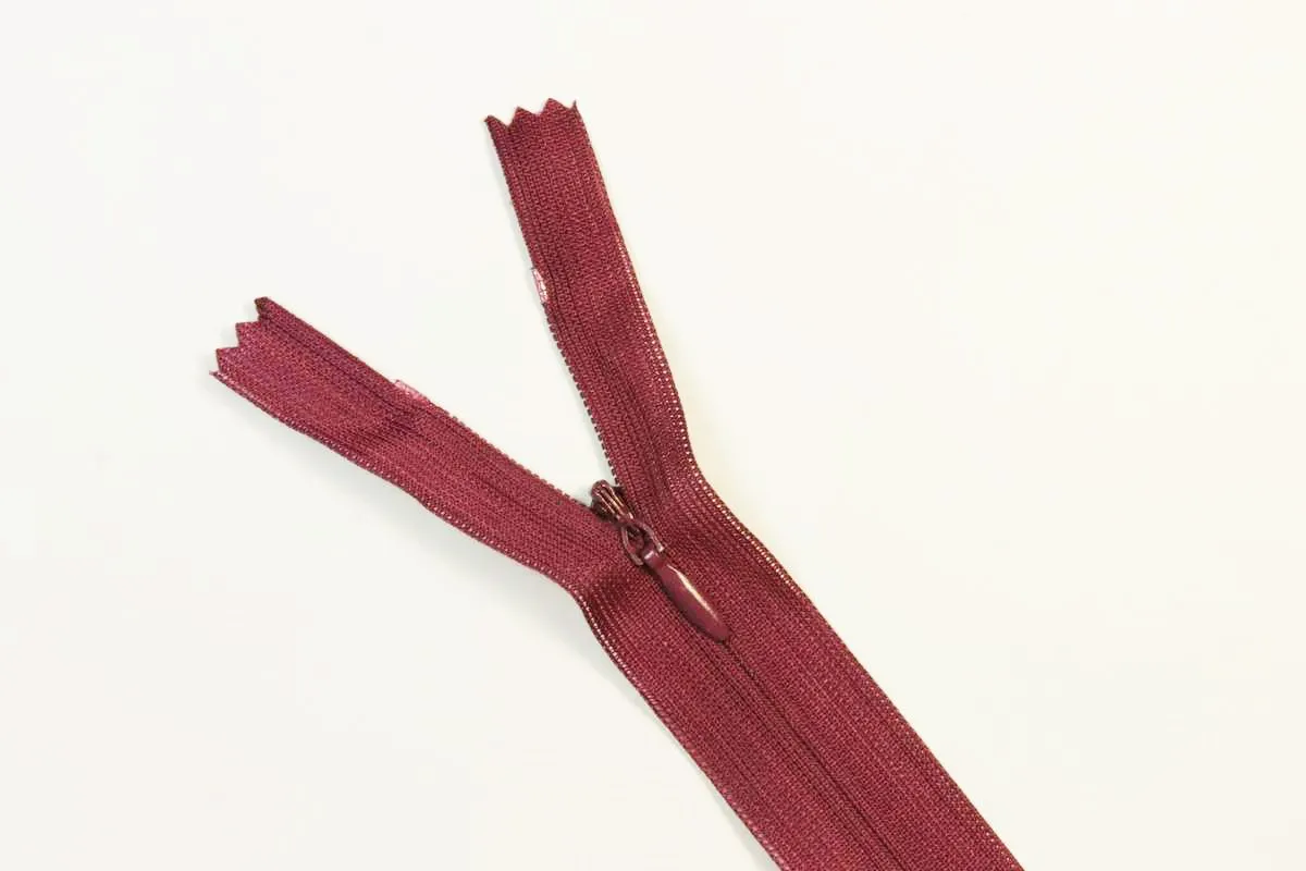 Молния потайная с металлическим замком, бордовая,  длина 60 см изображение