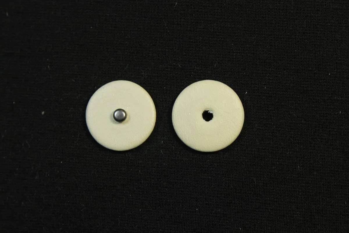 Кнопка круглая, пришивная, обтяжная (экокожа),  металлическая, серого цвета, диаметр 22 ммизображение