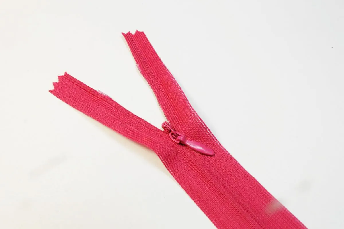 Молния потайная с металлическим замком длина 22 см цвет фуксияизображение