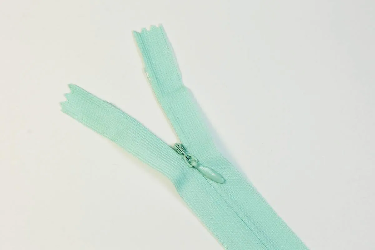 Молния потайная с металлическим замком длина 18 см мятного цветаизображение