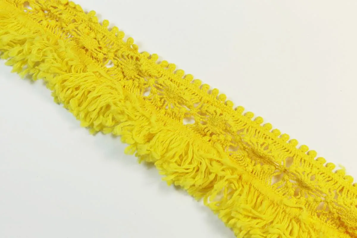 Тесьма декоративная, вязаная с бахромой, тёмно-жёлтого цвета, ширина 68 ммизображение