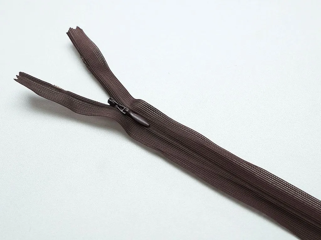 Молния потайная с металлическим замком, тёмно-коричневого цвета, длина 50 см изображение